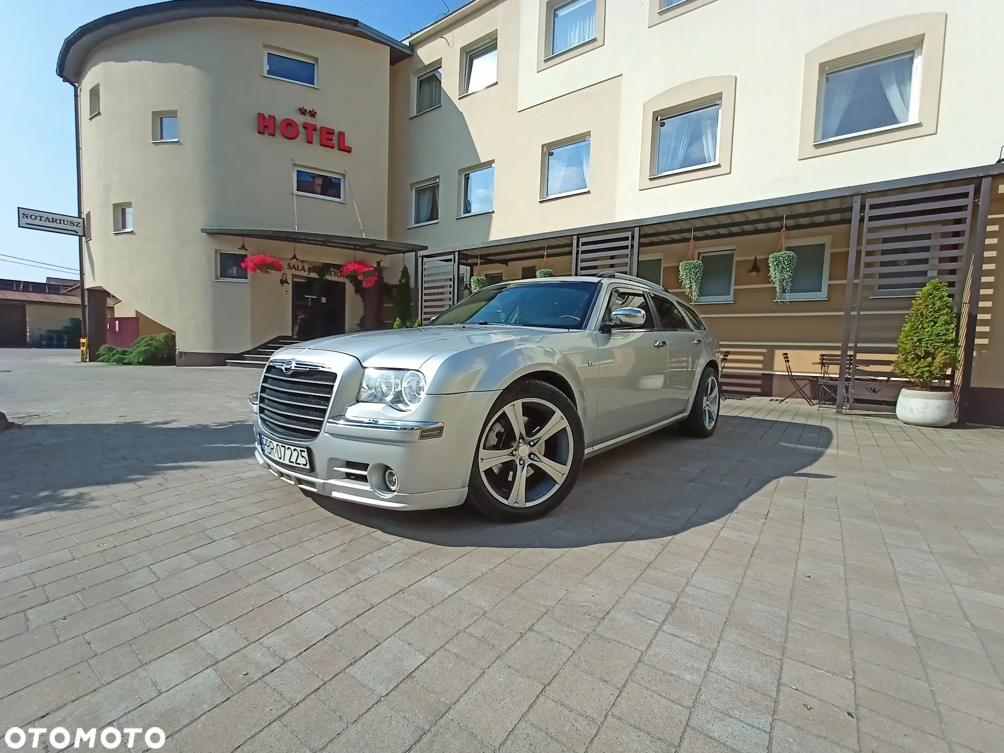 Chrysler 300C 5.7 V8 Hemi AWD - 1