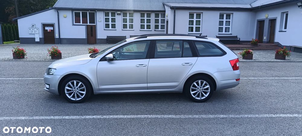 Skoda Octavia 1.6 TDI DPF DSG Elegance - 2
