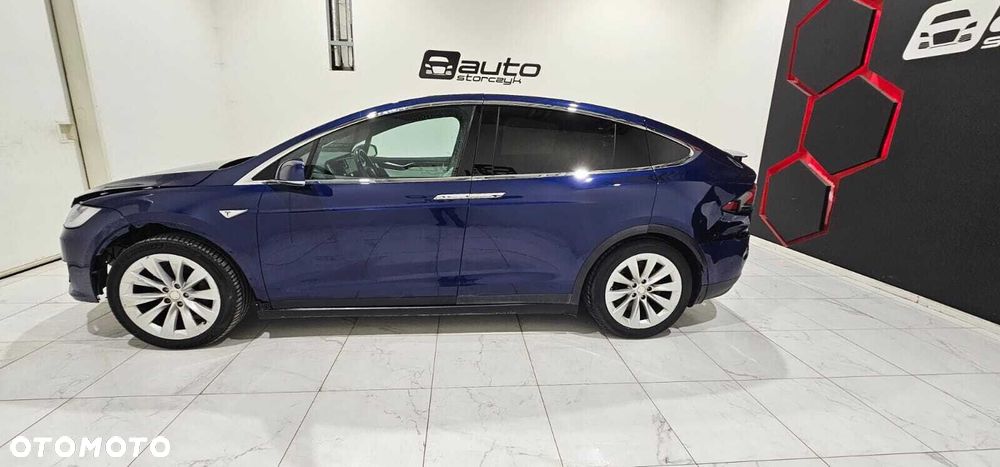 Tesla Model X - 15