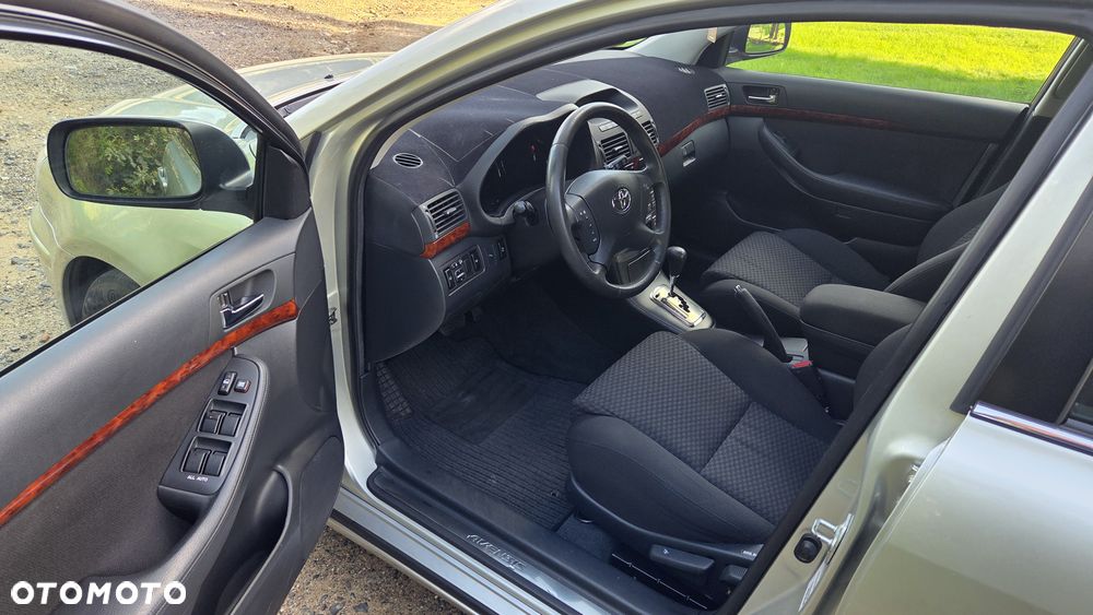 Toyota Avensis 2.0 VVT-i Automatik Sol - 28
