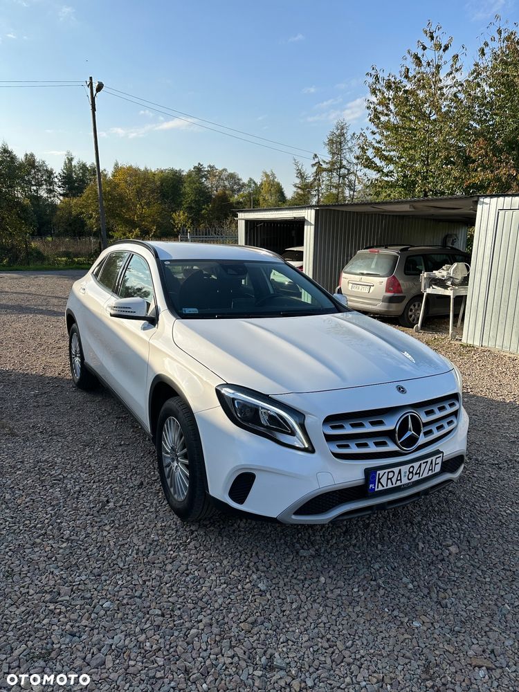 Mercedes-Benz GLA 180 7G-DCT - 2