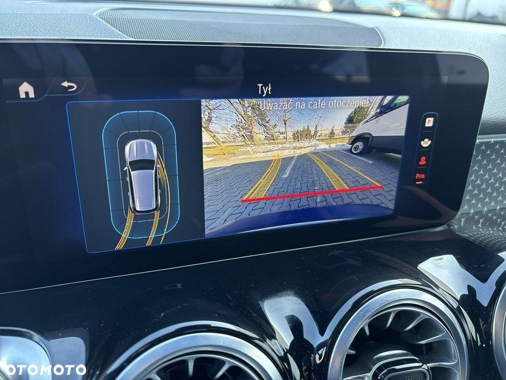 Mercedes-Benz EQB - 22