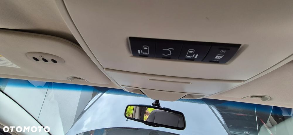 Volkswagen Routan - 16