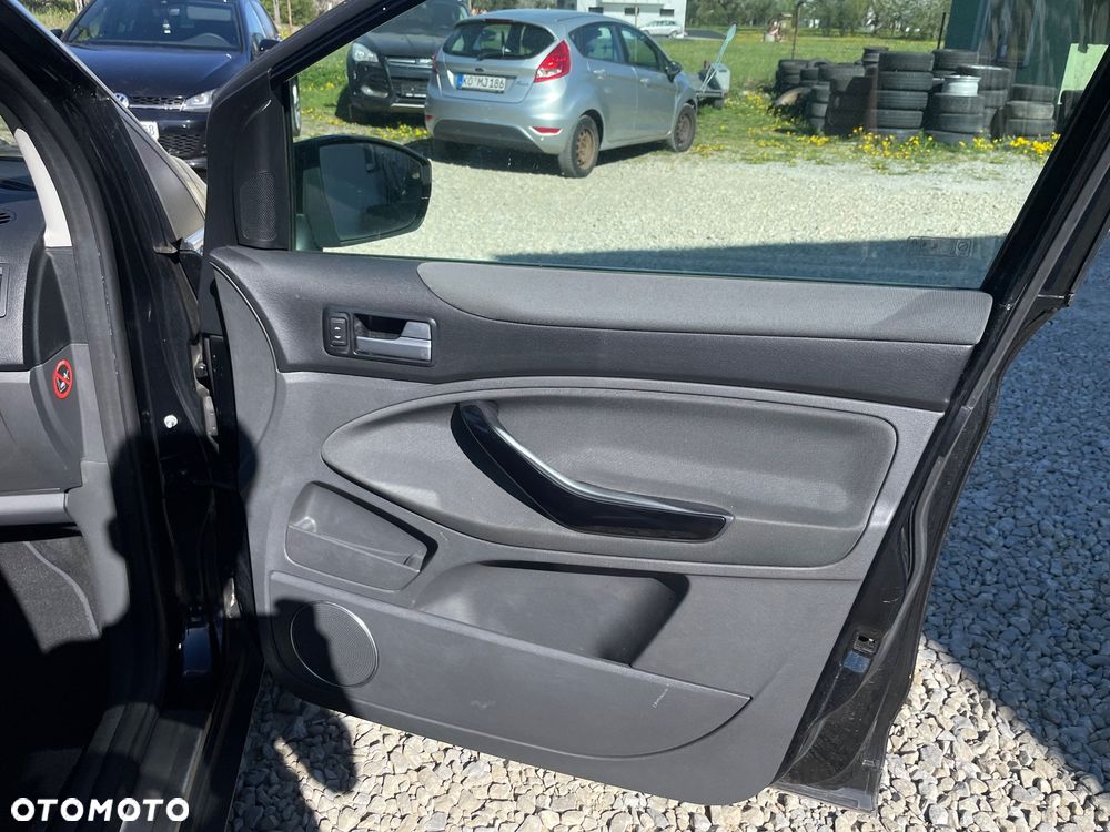 Ford Kuga 2.0 TDCi 4x4 Titanium - 22