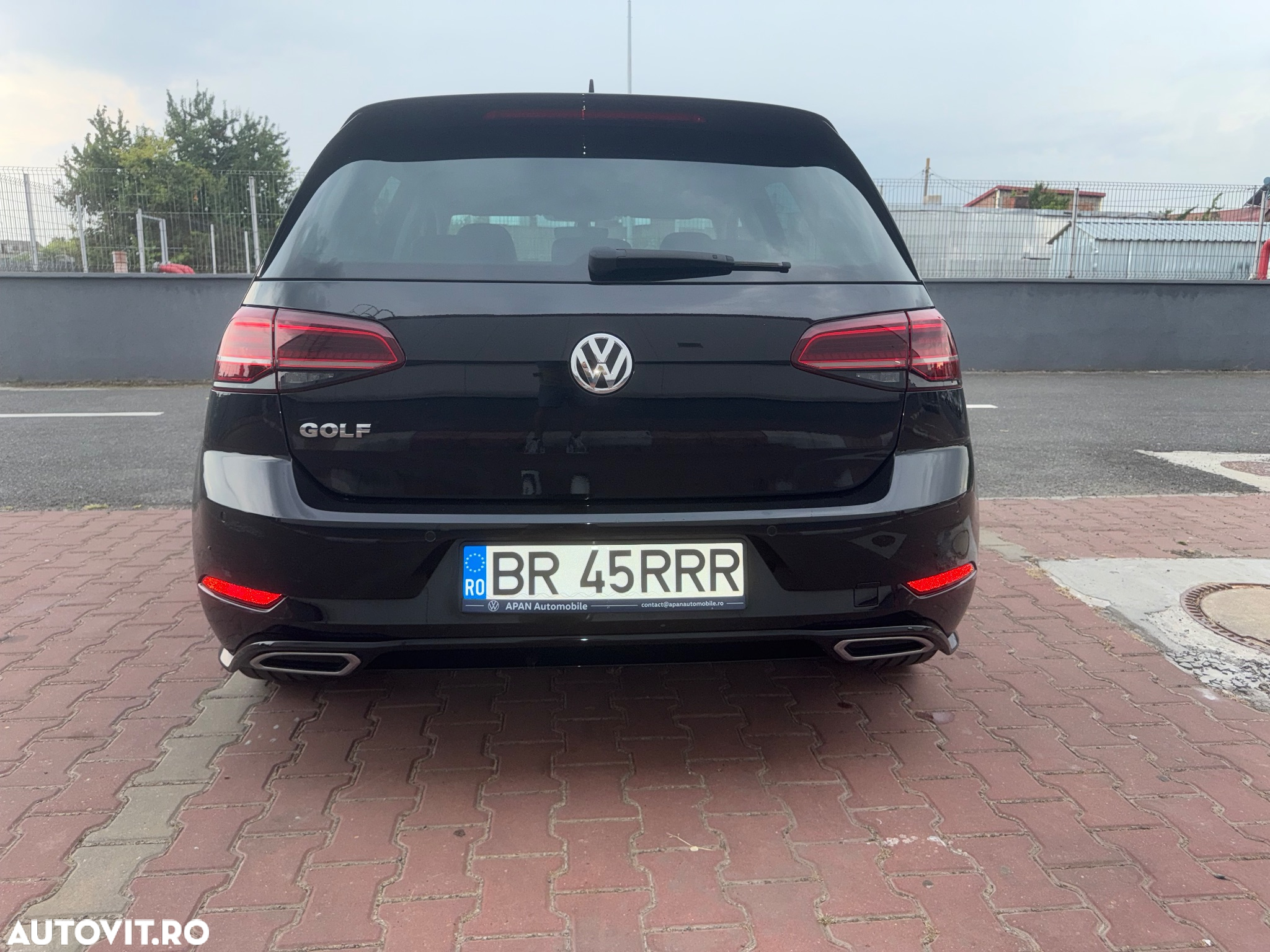 Volkswagen Golf - 2