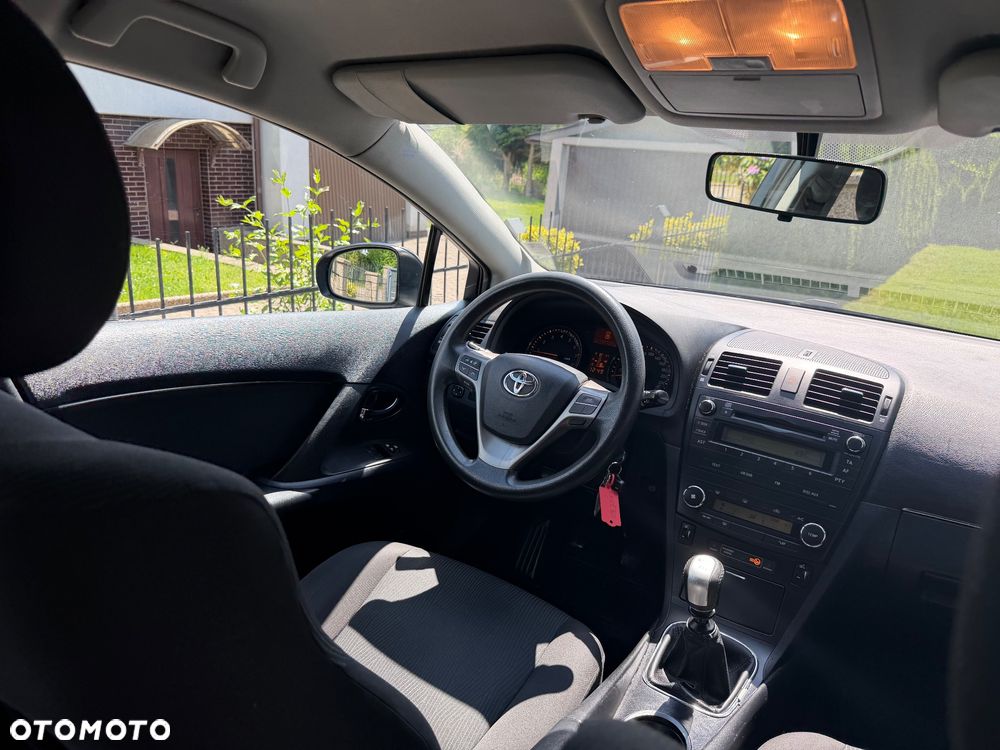 Toyota Avensis 1.6 Comfort - 13