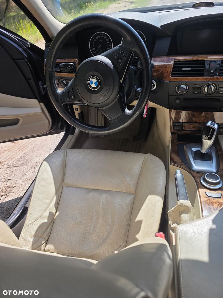 BMW Seria 5 523i - 10