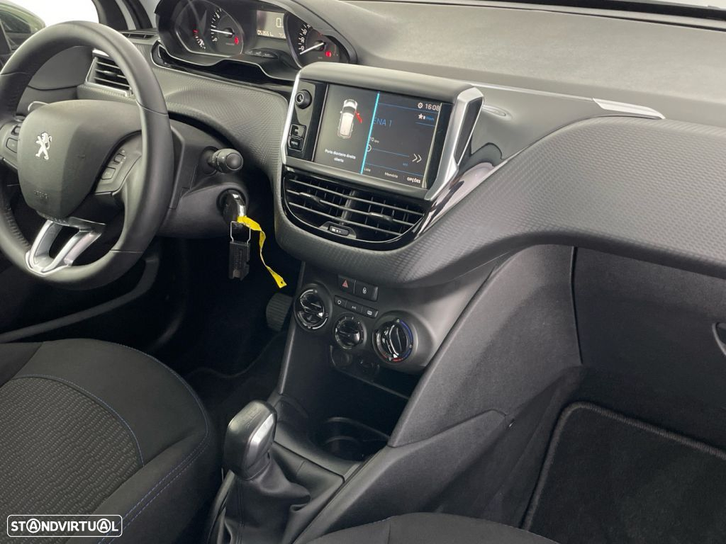 Peugeot 208 1.2 PureTech Style - 24