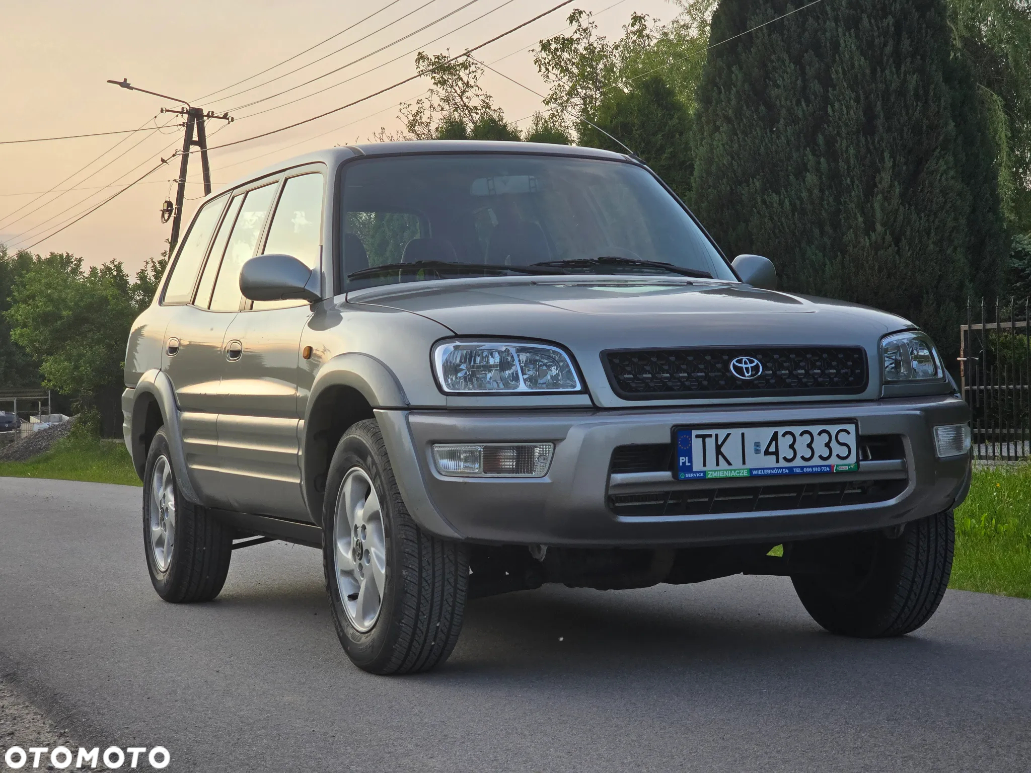 Toyota RAV4 2.0 GLi - 4