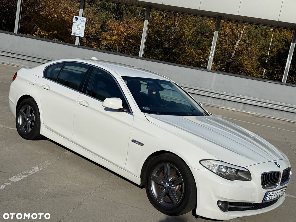 BMW Seria 5 523i - 5