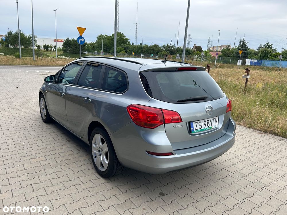 Opel Astra 1.6 ECOFLEX Start/Stop Edition - 4