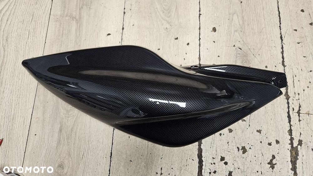 Pokrywa bok owiewka carbon Yamaha Aerox  9079Q-05245 - 4