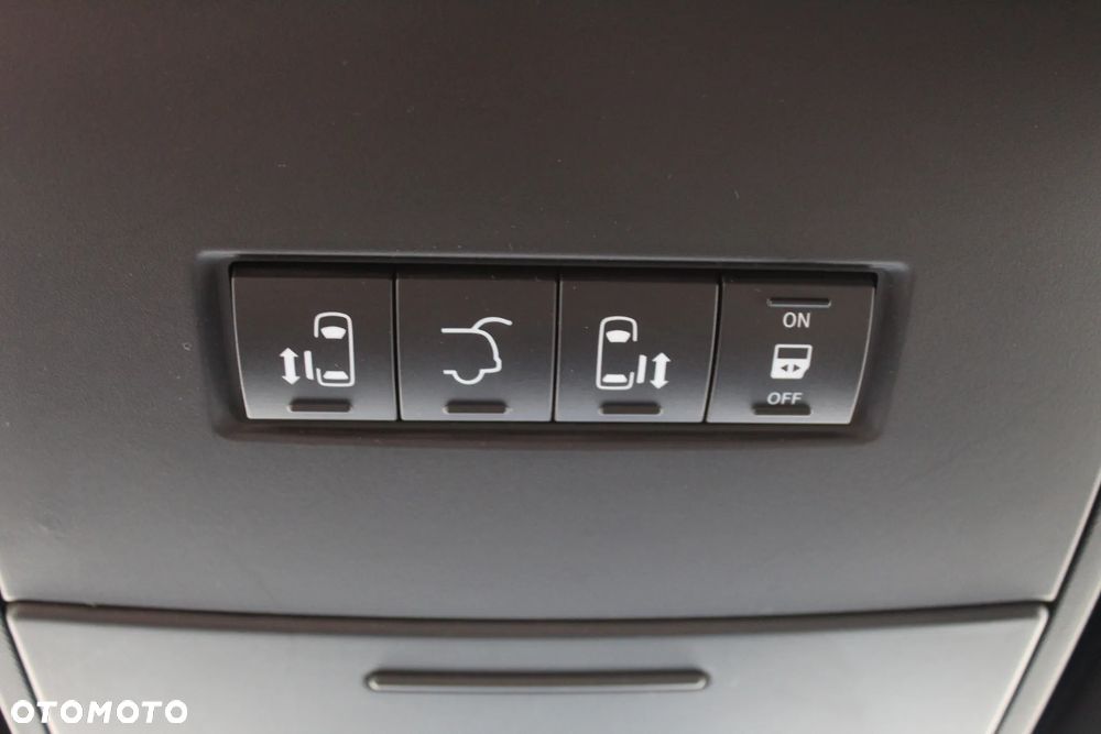 Chrysler Town & Country - 21