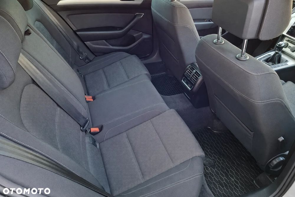 Volkswagen Passat - 31