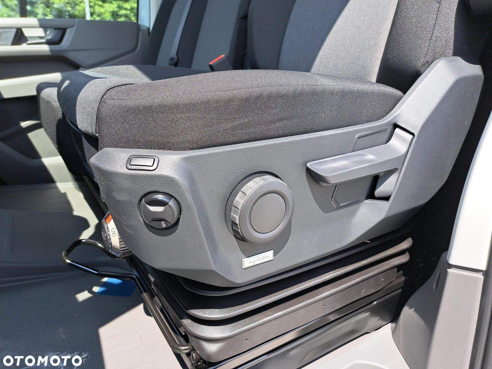Volkswagen Crafter 35 Furgon z wysokim dachem silnik: 2,0 l EU6 SCR 177 KM / skrzynia biegów: 4MOTION automatyczna 8-biegowa rozstaw osi: 3640 mm - 23