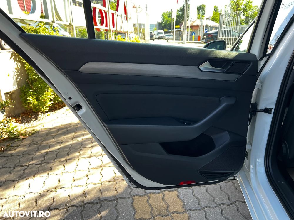 Volkswagen Passat - 37
