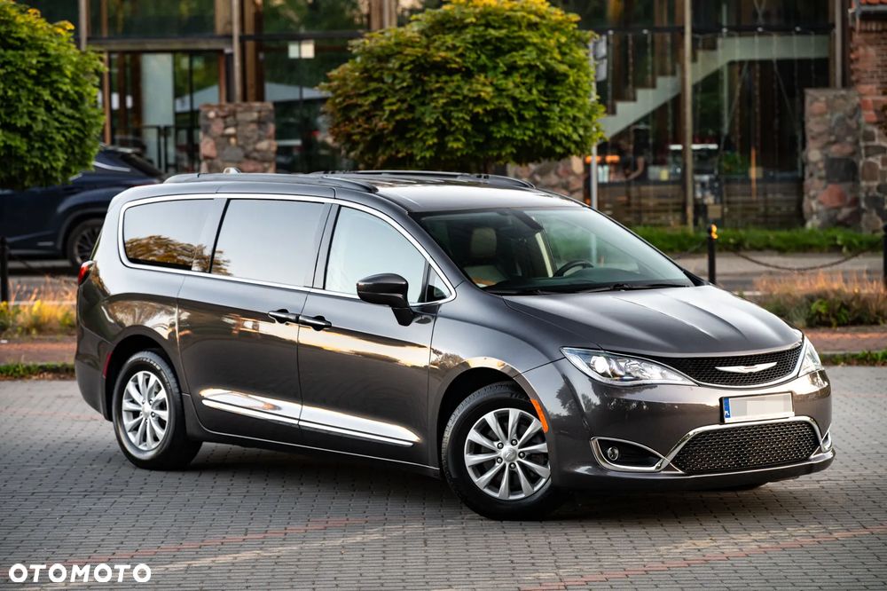 Chrysler Pacifica - 5