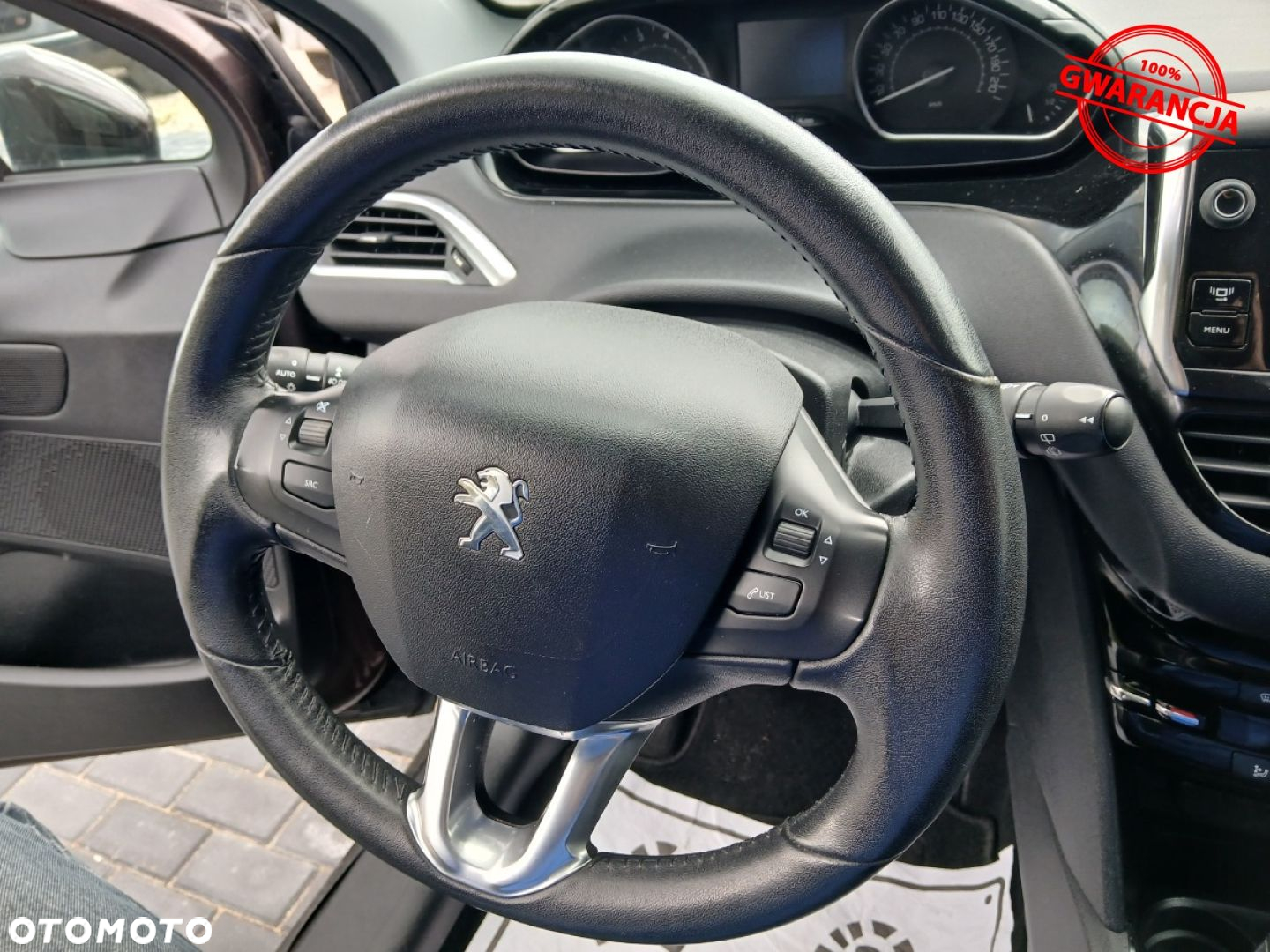 Peugeot 208 - 17