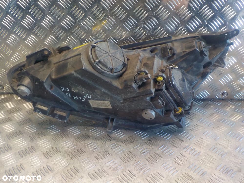 OPEL CORSA D LAMPA PRAWY PRZÓD UK - 3