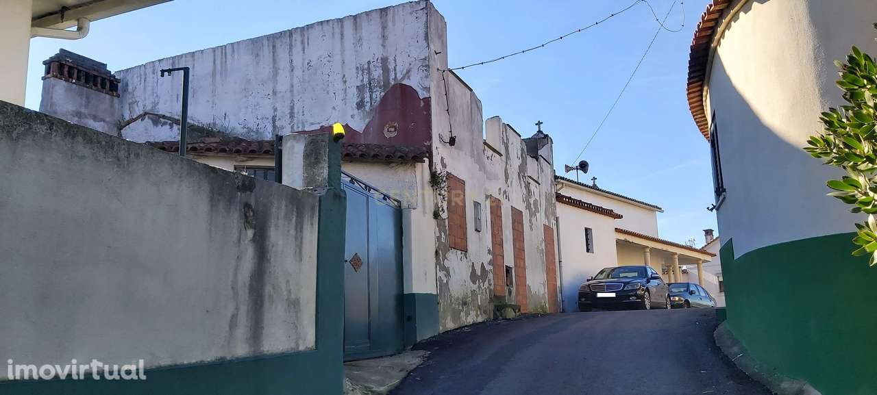 Moradia em ruina, com terreno - Ameal - Taveiro - Grande imagem: 3/5