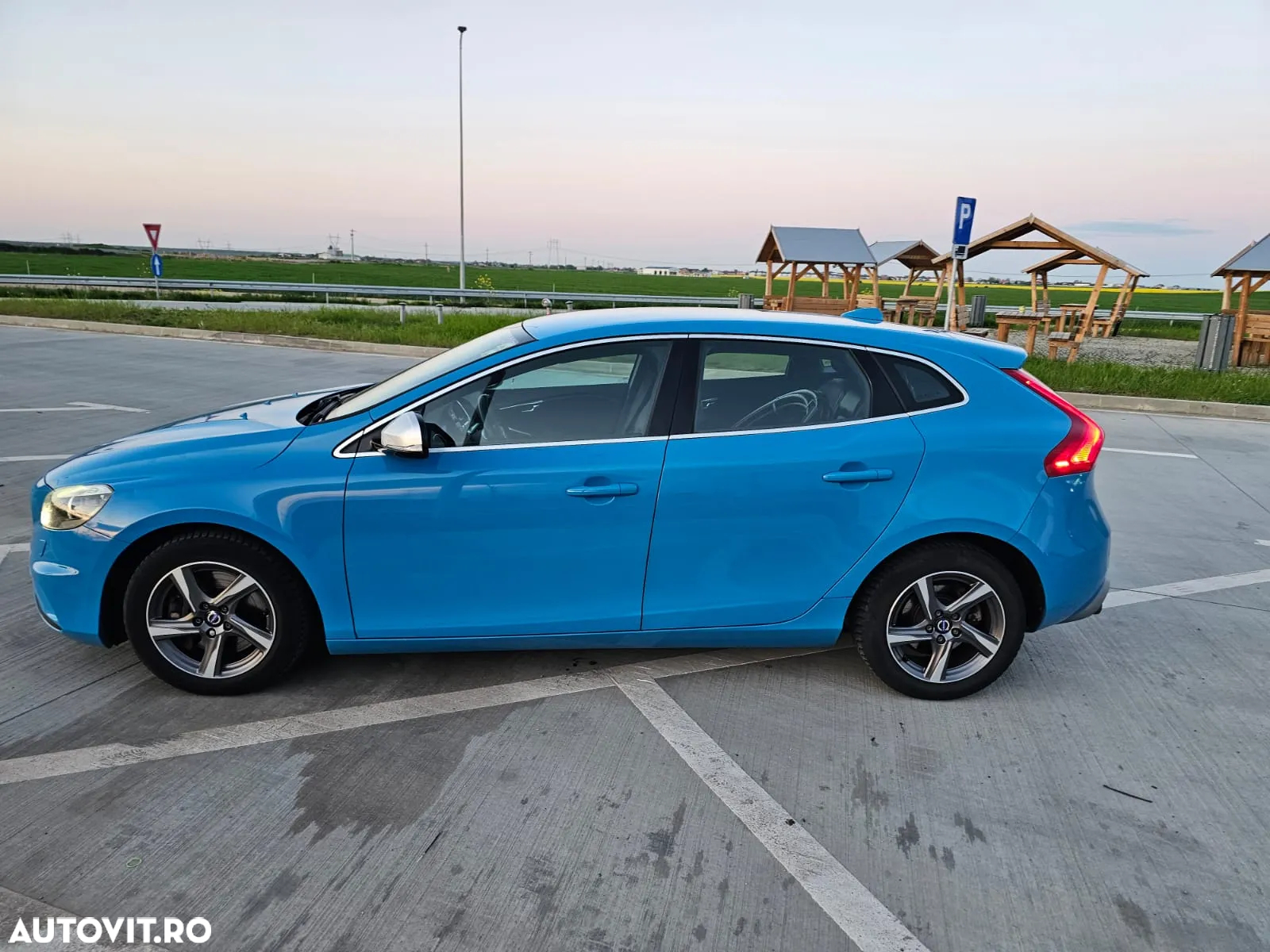 Volvo V40 D4 VEA R-Design - 12
