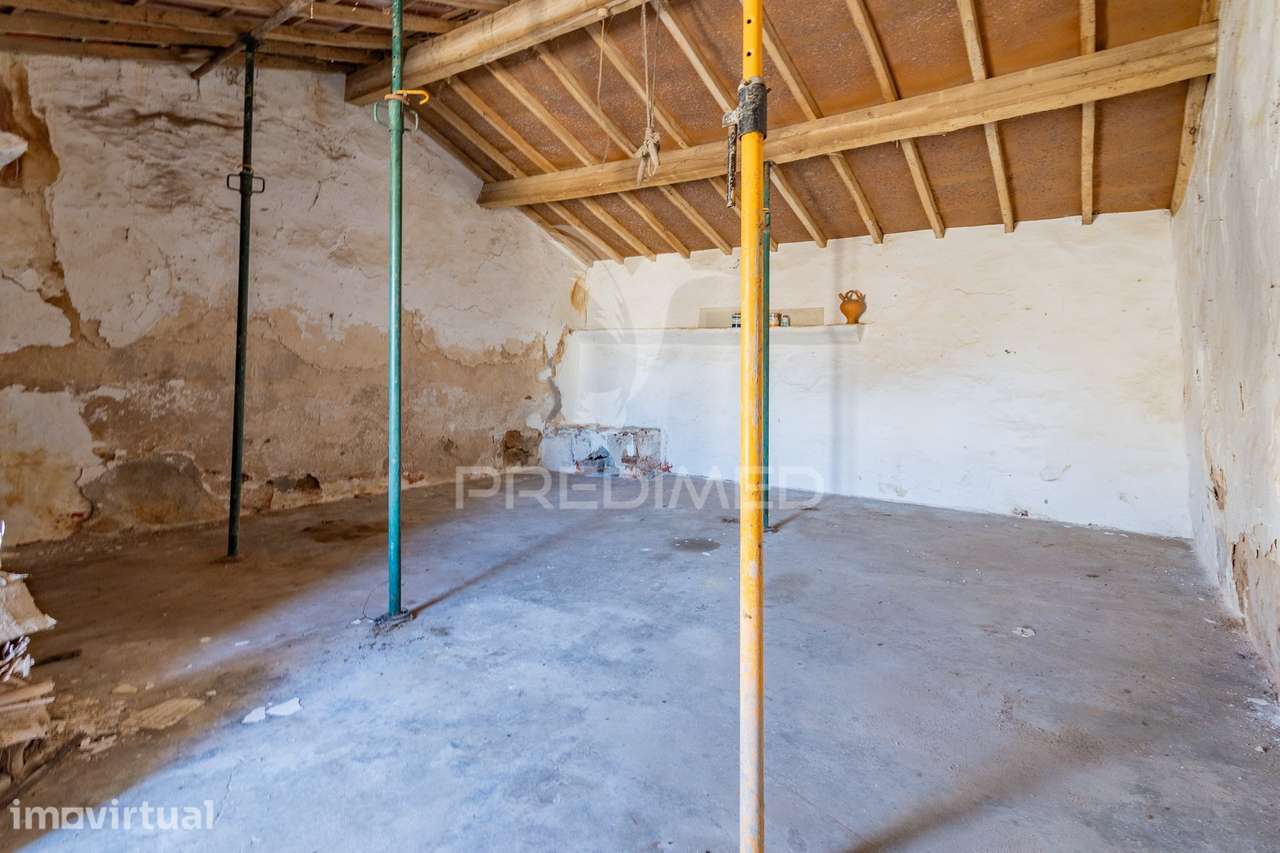 Moradia para Recuperar com Terreno de 1.001 m² - Grande imagem: 4/15