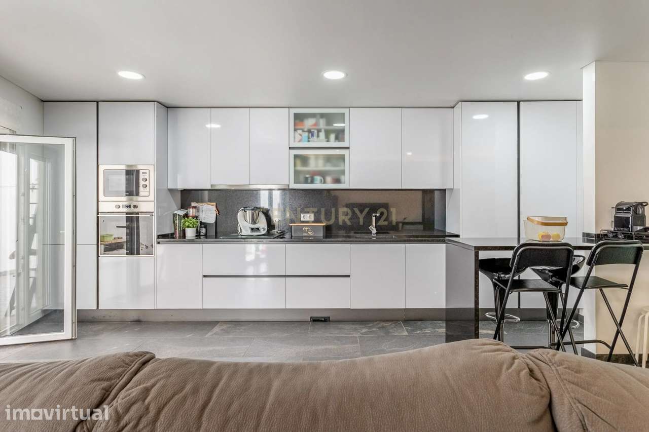 T4 Duplex de 2020 | Terraço Privativo | 2 Estacionamentos | Ramada - Grande imagem: 3/41