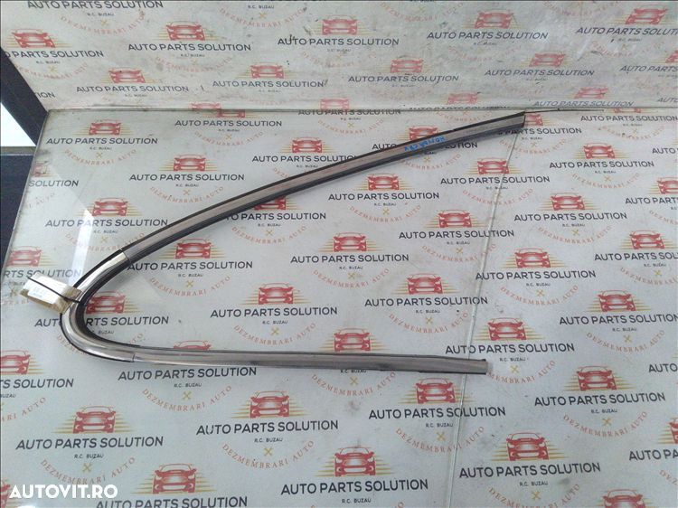 ornament coltar geam caroserie dreapta spate honda crv - 1