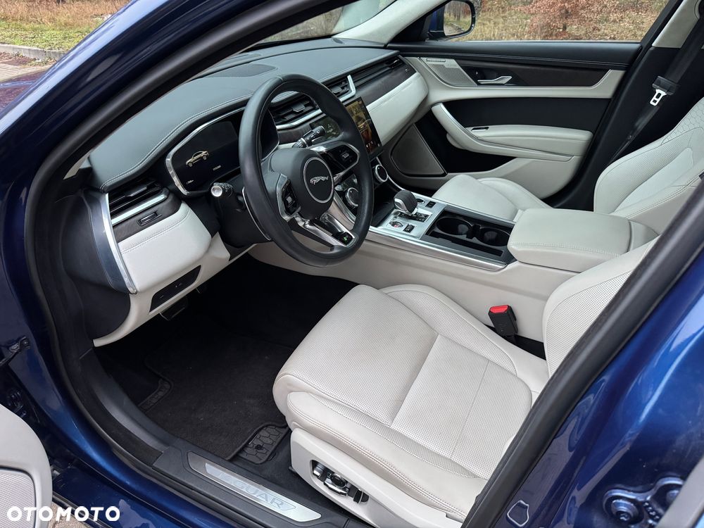 Jaguar XF P300 AWD R-Dynamic S - 9