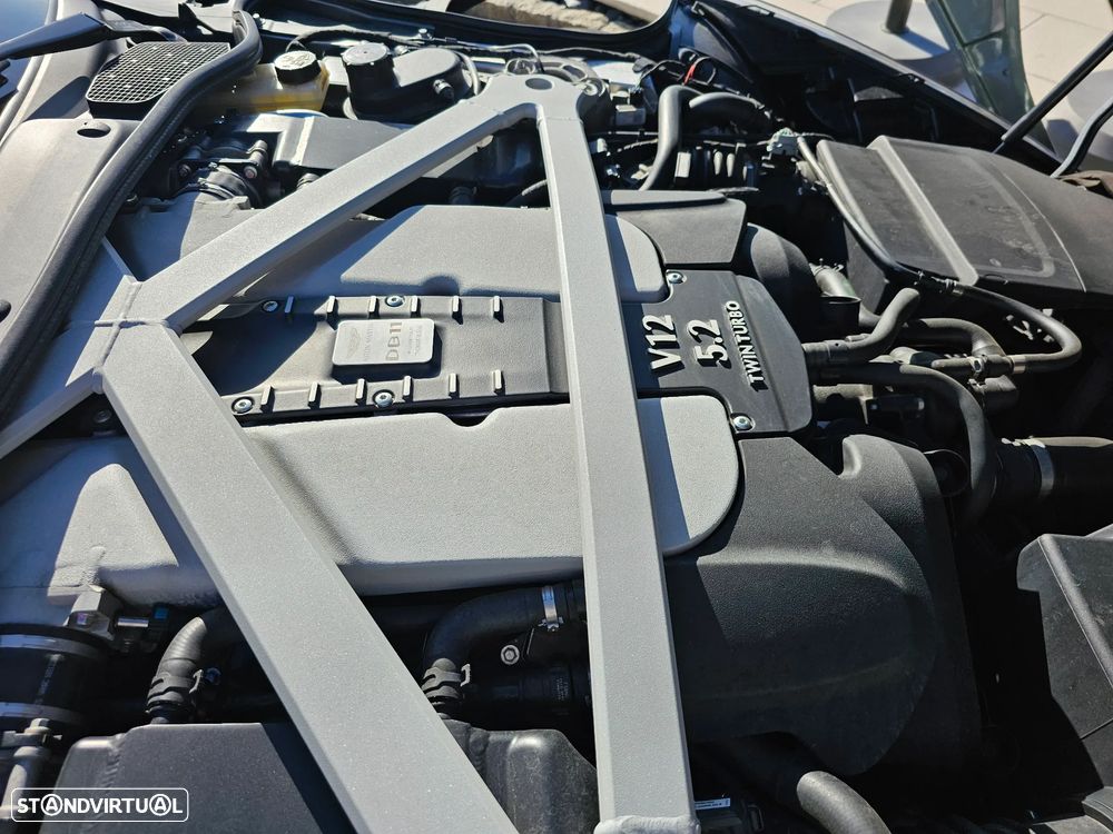 Aston Martin DB11 Coupé V12 AMR - 12