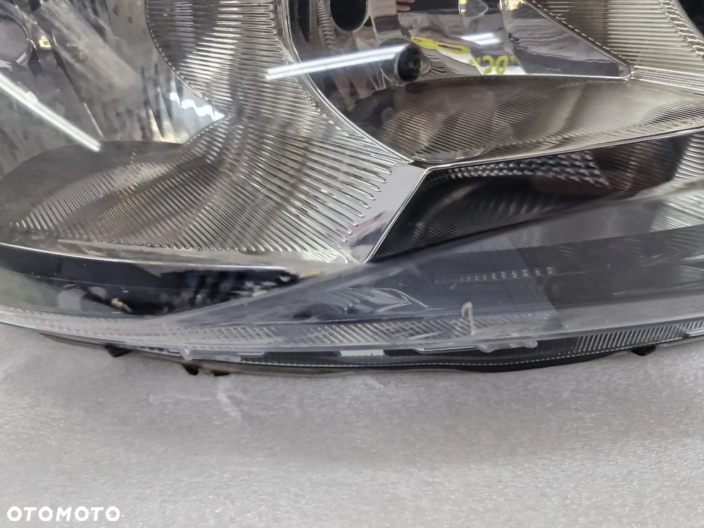 SKODA RAPID 12- PRAWA ZWYKŁA LAMPA PRZEDNIA PRZÓD , NR 5JB941016 , NR AUKCJI LA138 - 6