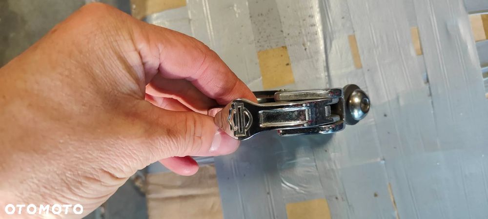 UCHWYTY ZACISKI SZYBY HARLEY HD DYNA FXDWG FXDC FXDF 49 mm - 2