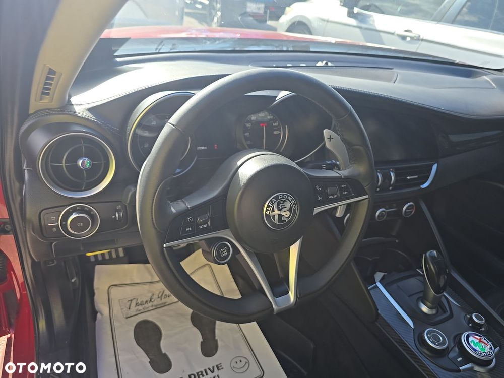 Alfa Romeo Giulia - 8