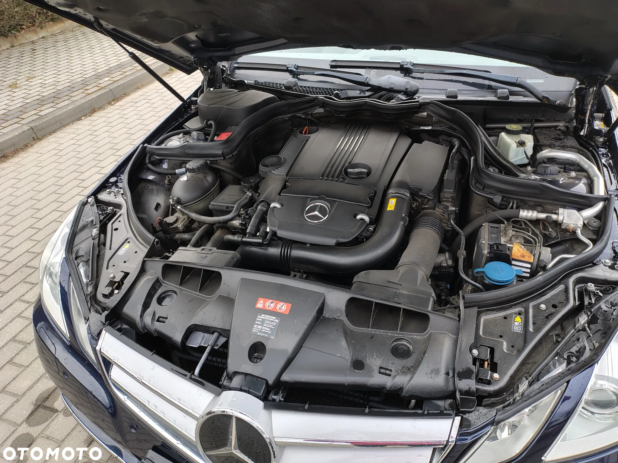 Mercedes-Benz Klasa E 250 CGI Coupe BlueEFFICIENCY Automatik Avantgarde - 25