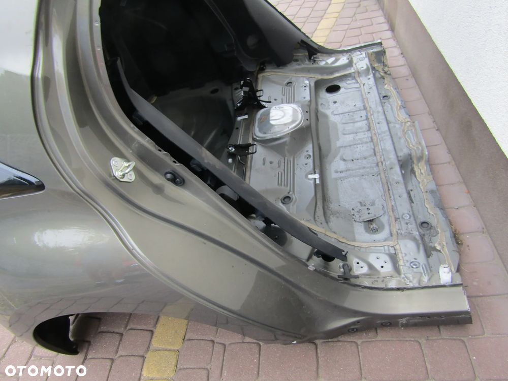 TOYOTA YARIS IV TYŁ KOMPLETNY DUPA 6X1 - 4