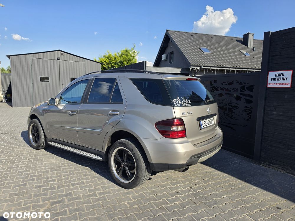Mercedes-Benz ML - 4