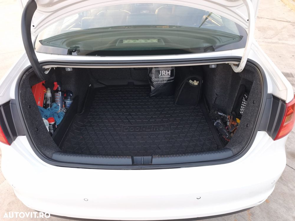 VOLKSWAGEN Jetta 2011 — imagine 4