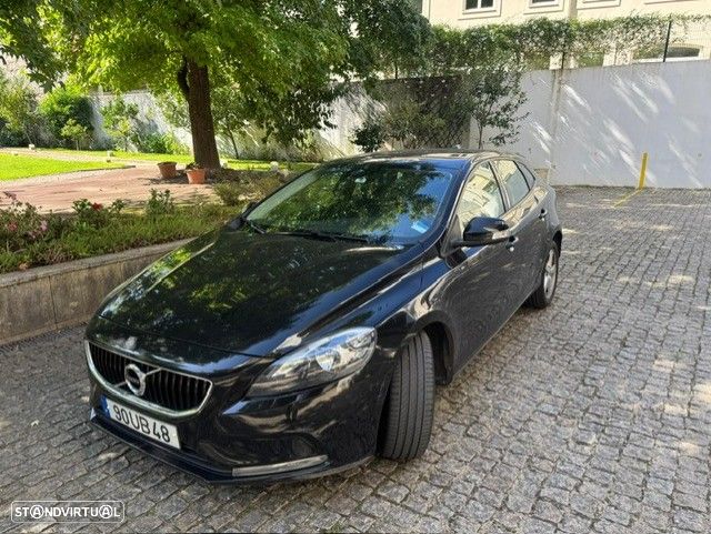 Volvo V40 2.0 D2 Momentum - 1