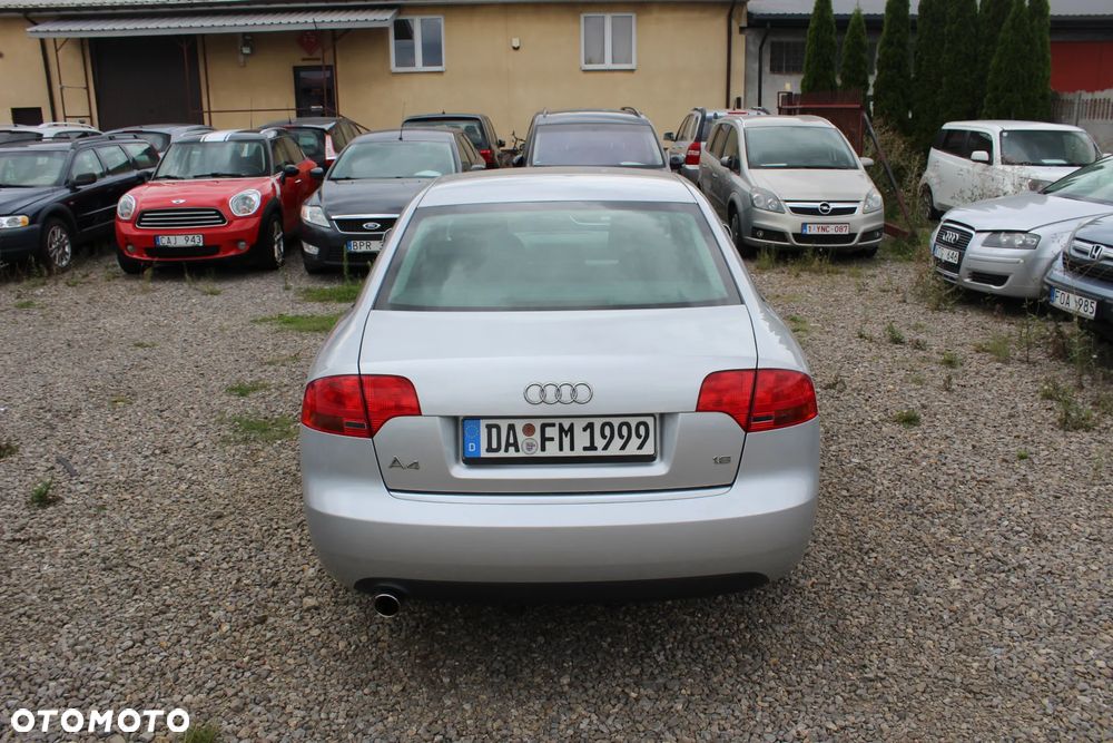 Audi A4 Limousine - 10