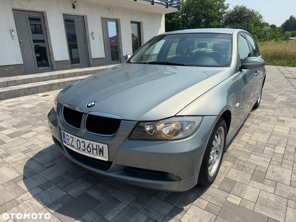 BMW Seria 3 318i - 1