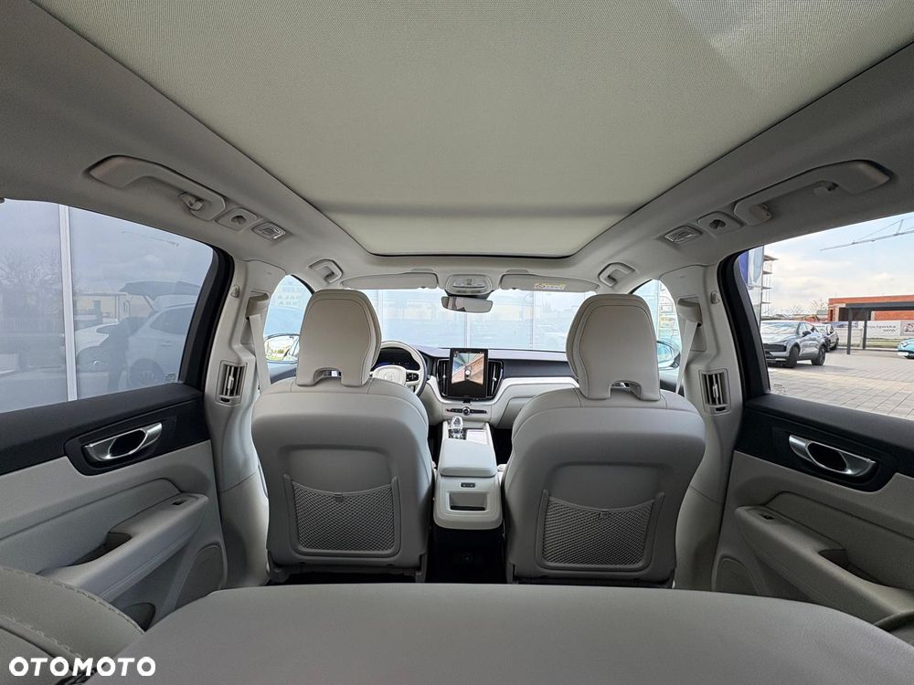 Volvo XC 60 B5 B AWD Plus Dark - 12