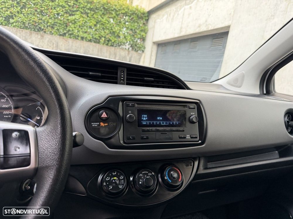 Toyota Yaris 1.0 VVT-i - 10