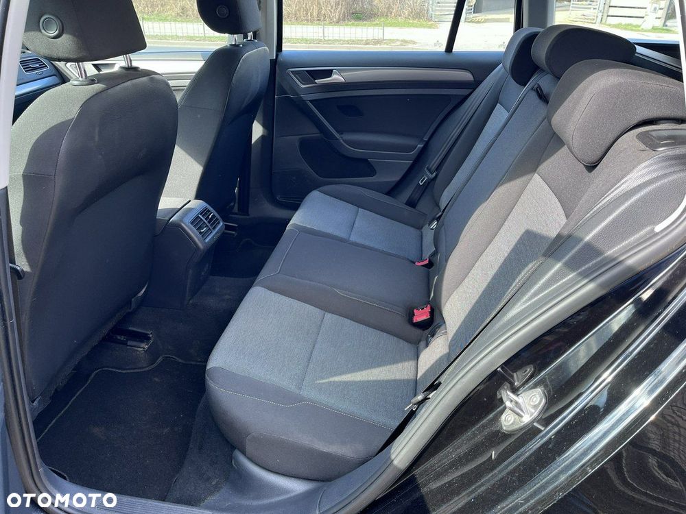 Volkswagen Golf - 28