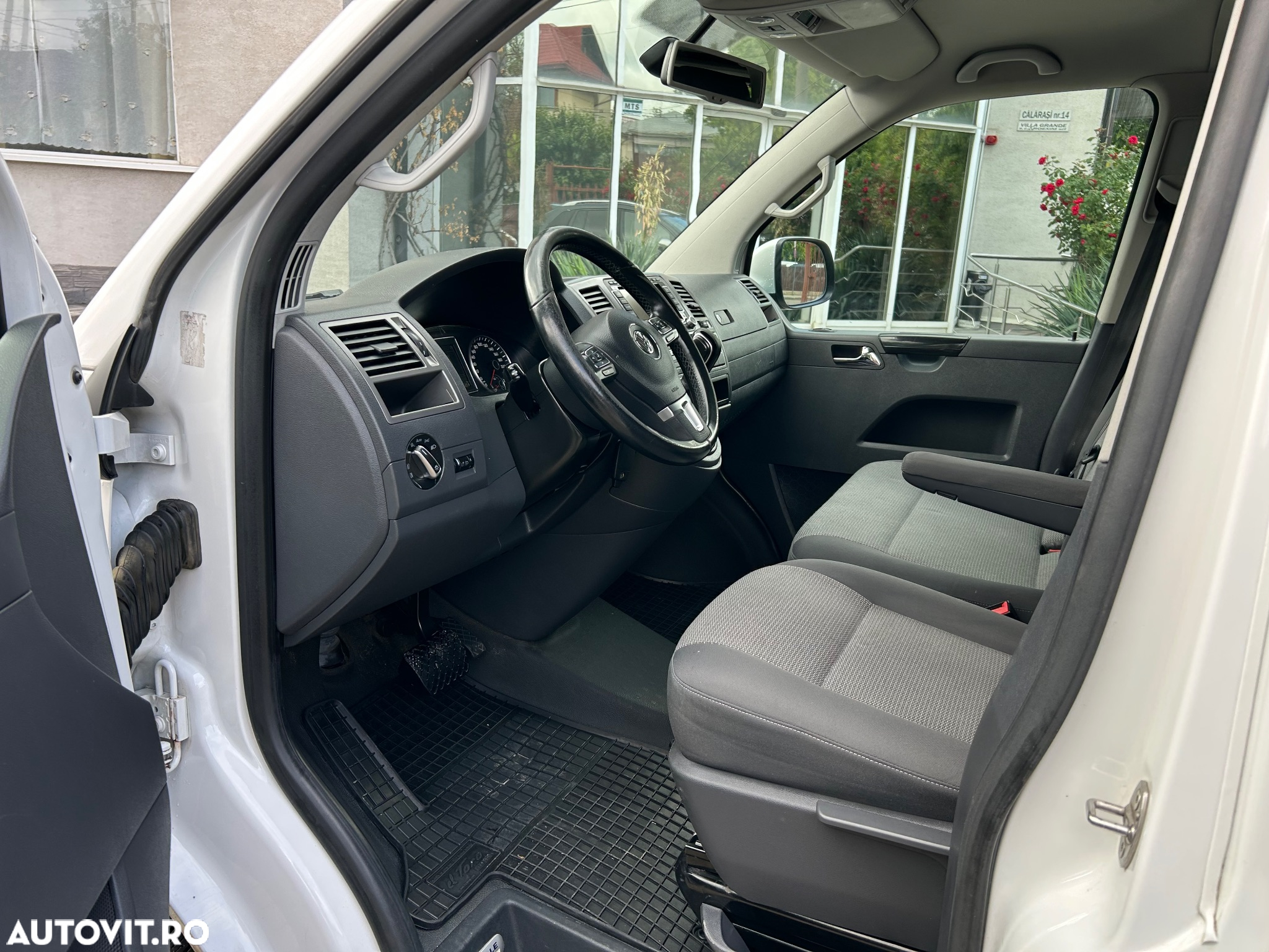Volkswagen Caravelle - 15