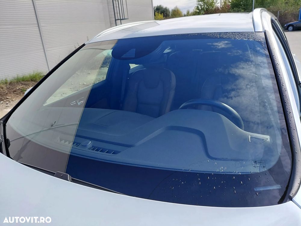 Volvo XC 60 B4 MHEV AT8 AWD Momentum Pro - 15