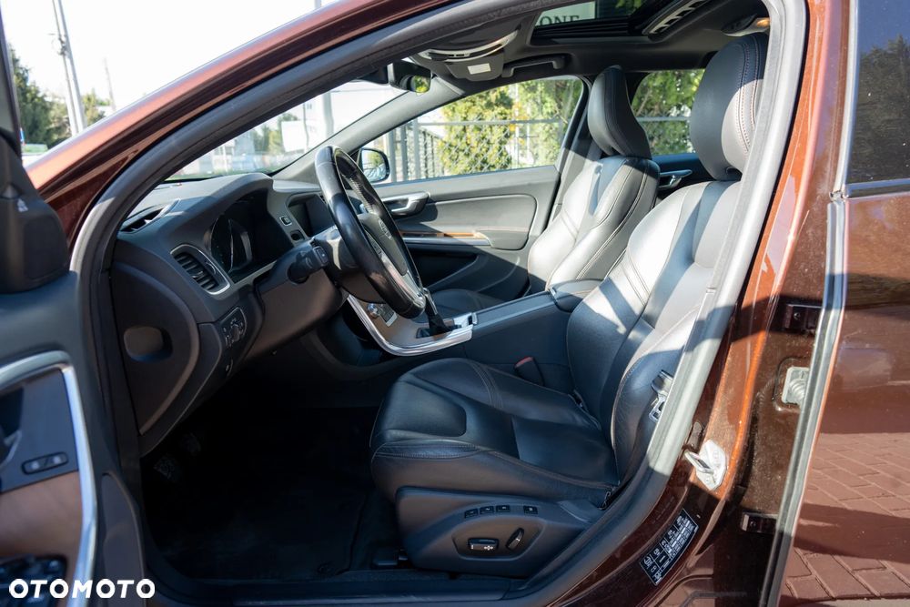 Volvo V60 Cross Country D4 Momentum - 9