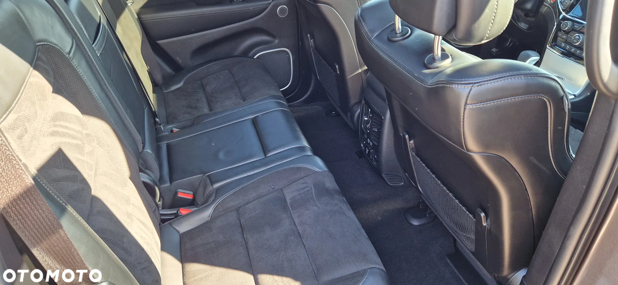 Jeep Grand Cherokee - 16