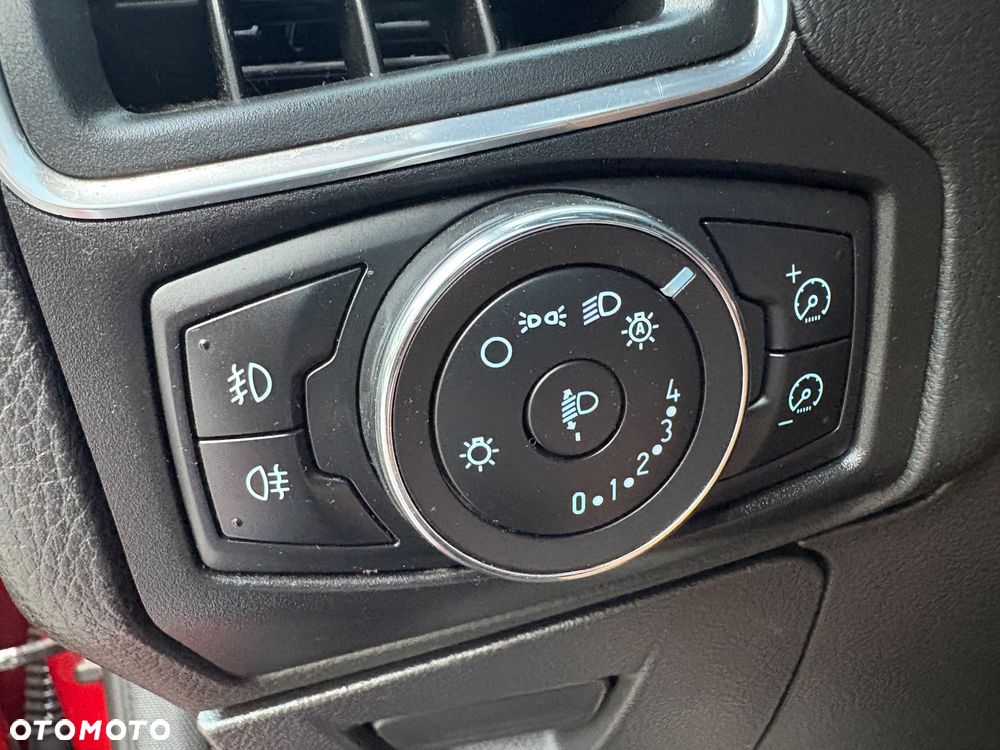 Ford Focus SW 1.0 EcoBoost S&S ST-Line - 25