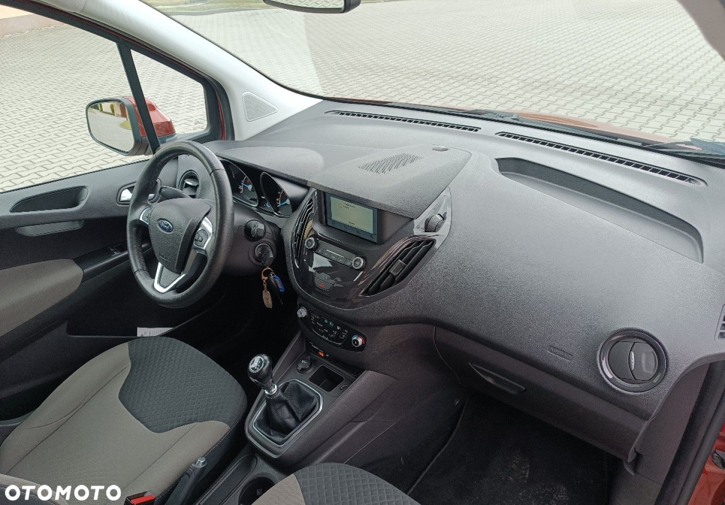 Ford Tourneo Courier - 16