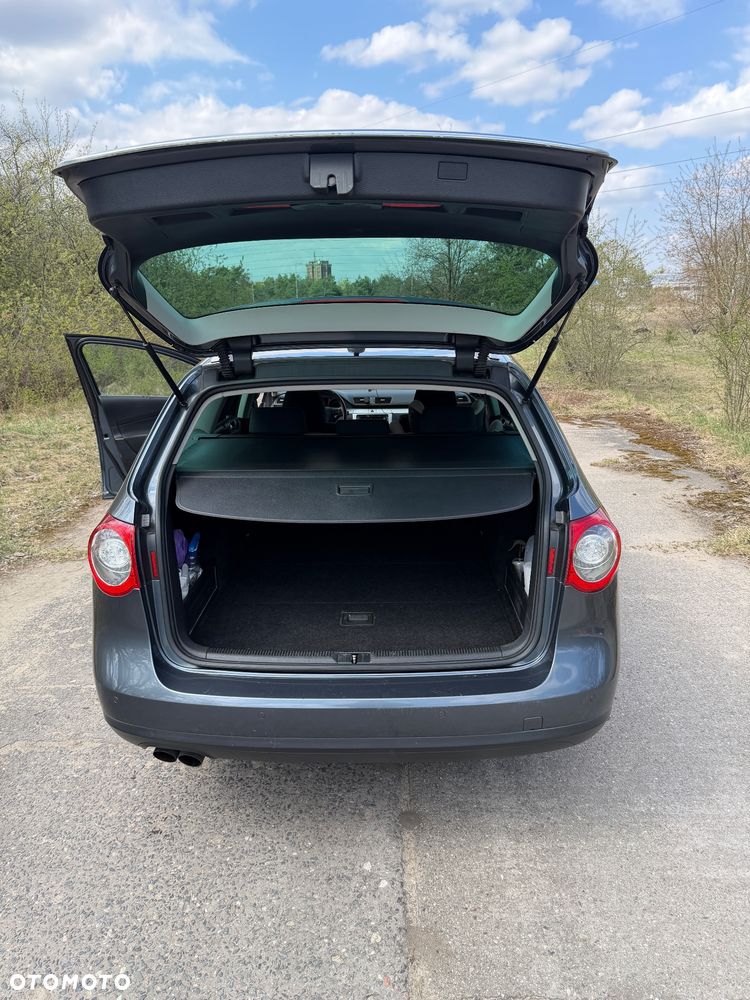 Volkswagen Passat 2.0 TDI Highline - 35